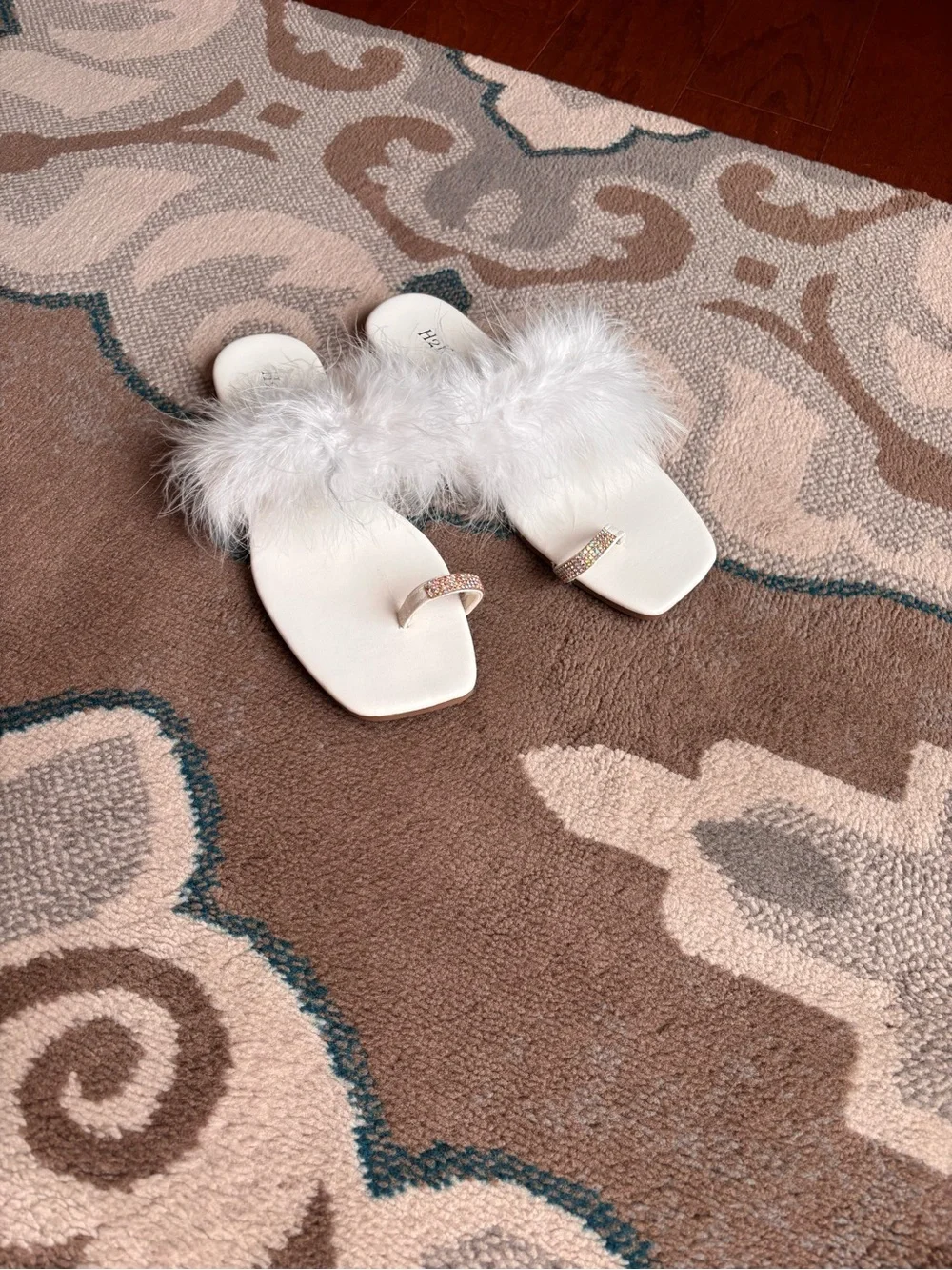 White Feather Toe-Ring Slide Slippers - Picture 1 of 3